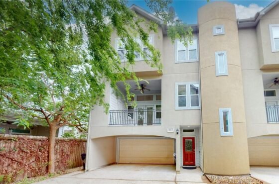 Elegant Cottage Grove Living